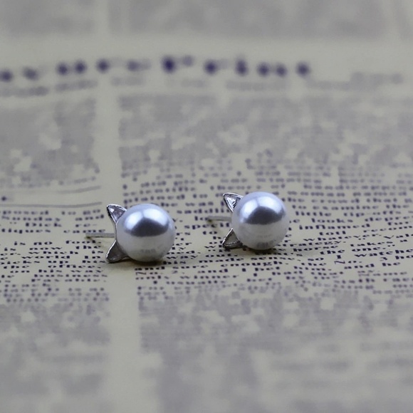 💎✨😻 Pearl Cat Earrings - Picture 2 of 3